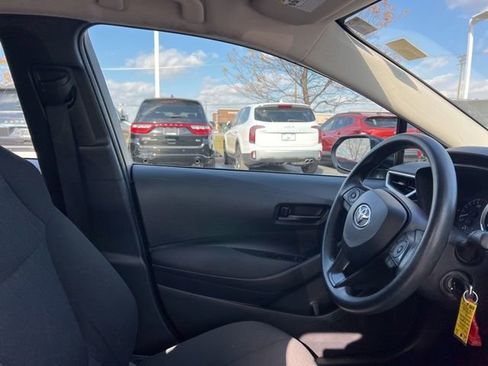 Used 2022 Toyota Corolla LE image 30
