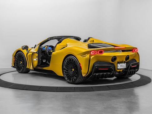 Used 2022 Ferrari SF90 Spider AWD/4WD image 2