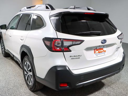 Used 2024 Subaru Outback Premium AWD/4WD image 9