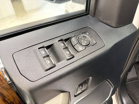 Used 2019 Ford F150 Lariat RWD image 21