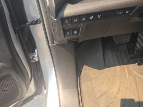 Used 2025 Toyota Sienna Platinum AWD/4WD image 22