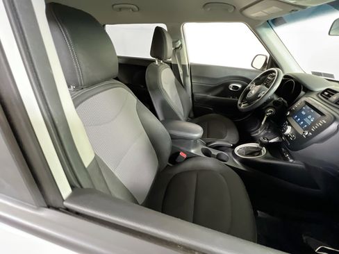 Used 2018 Kia Soul + FWD image 25