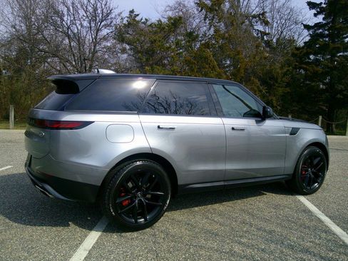 Used 2023 Land Rover Range Rover Sport SE image 40