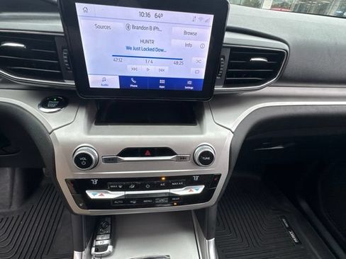 Used 2020 Ford Explorer XLT w/ Equipment Group 202A AWD/4WD image 11