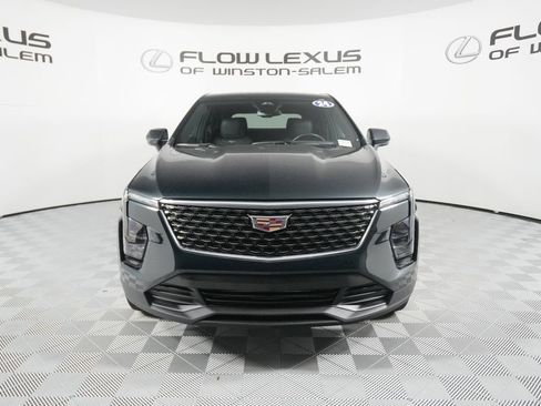 Used 2024 Cadillac XT4 Luxury w/ Cold Weather Package FWD image 2