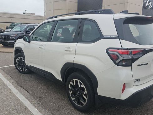 Used 2025 Subaru Forester AWD/4WD image 10