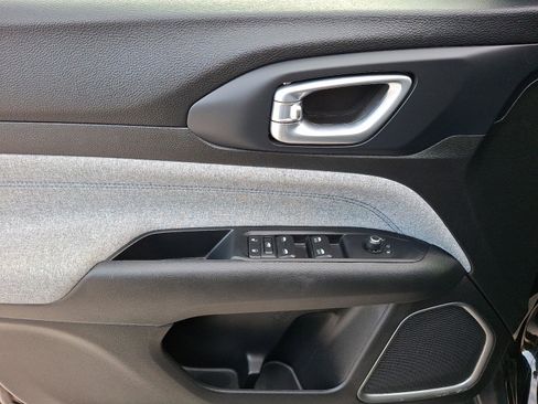 Certified 2022 Jeep Compass Latitude w/ Convenience Group image 12