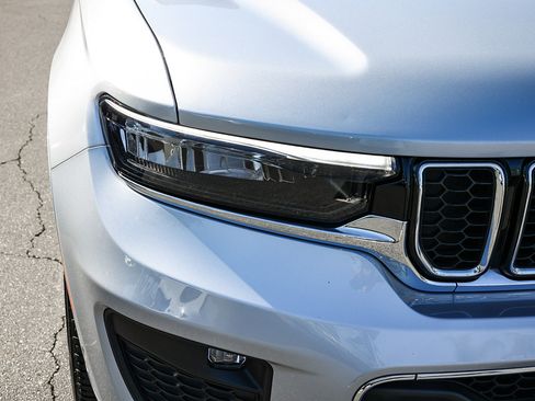 Used 2022 Jeep Grand Cherokee Overland image 18