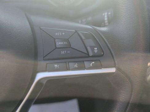 Used 2025 Nissan Sentra SV FWD image 21