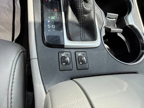 Used 2019 Toyota Highlander XLE AWD/4WD image 13