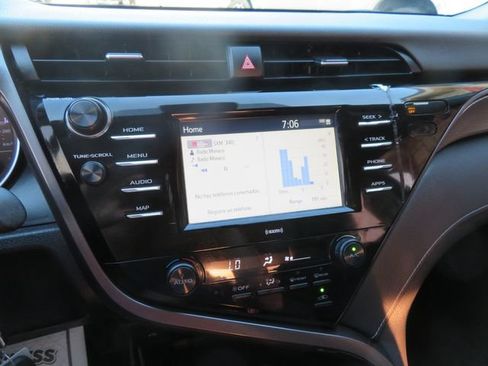 Used 2020 Toyota Camry SE FWD image 21