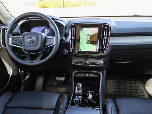 New 2026 Volvo XC40 B5 Ultra w/ Climate Package image 21