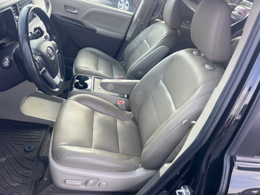 Used 2020 Toyota Sienna XLE AWD/4WD image 11