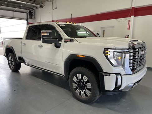 New 2026 GMC Sierra 2500 Denali w/ Denali Reserve Package image 3