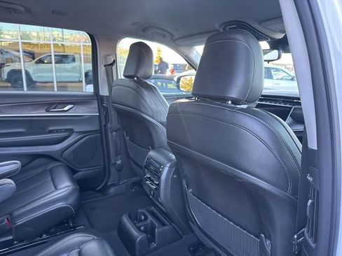 Used 2023 Jeep Grand Cherokee L Limited image 22