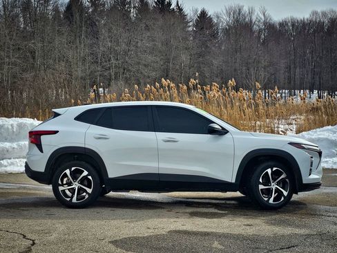 Certified 2024 Chevrolet Trax RS w/ Driver Confidence Package image 2