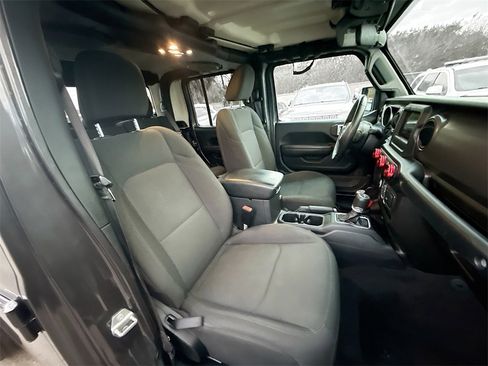 Used 2021 Jeep Gladiator Sport image 31