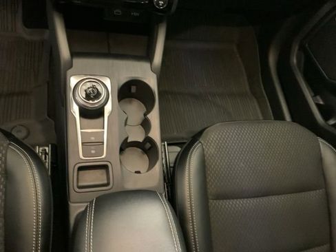 Used 2025 Ford Escape SE FWD image 19