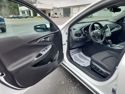 Used 2025 Chevrolet Malibu LT image 19