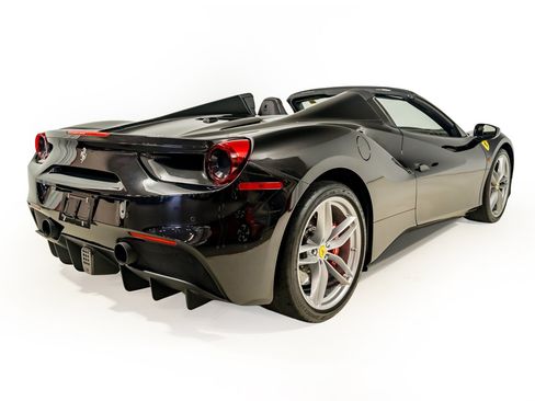 Used 2018 Ferrari 488 Spider RWD image 19