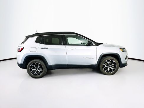 Used 2025 Jeep Compass Limited image 10