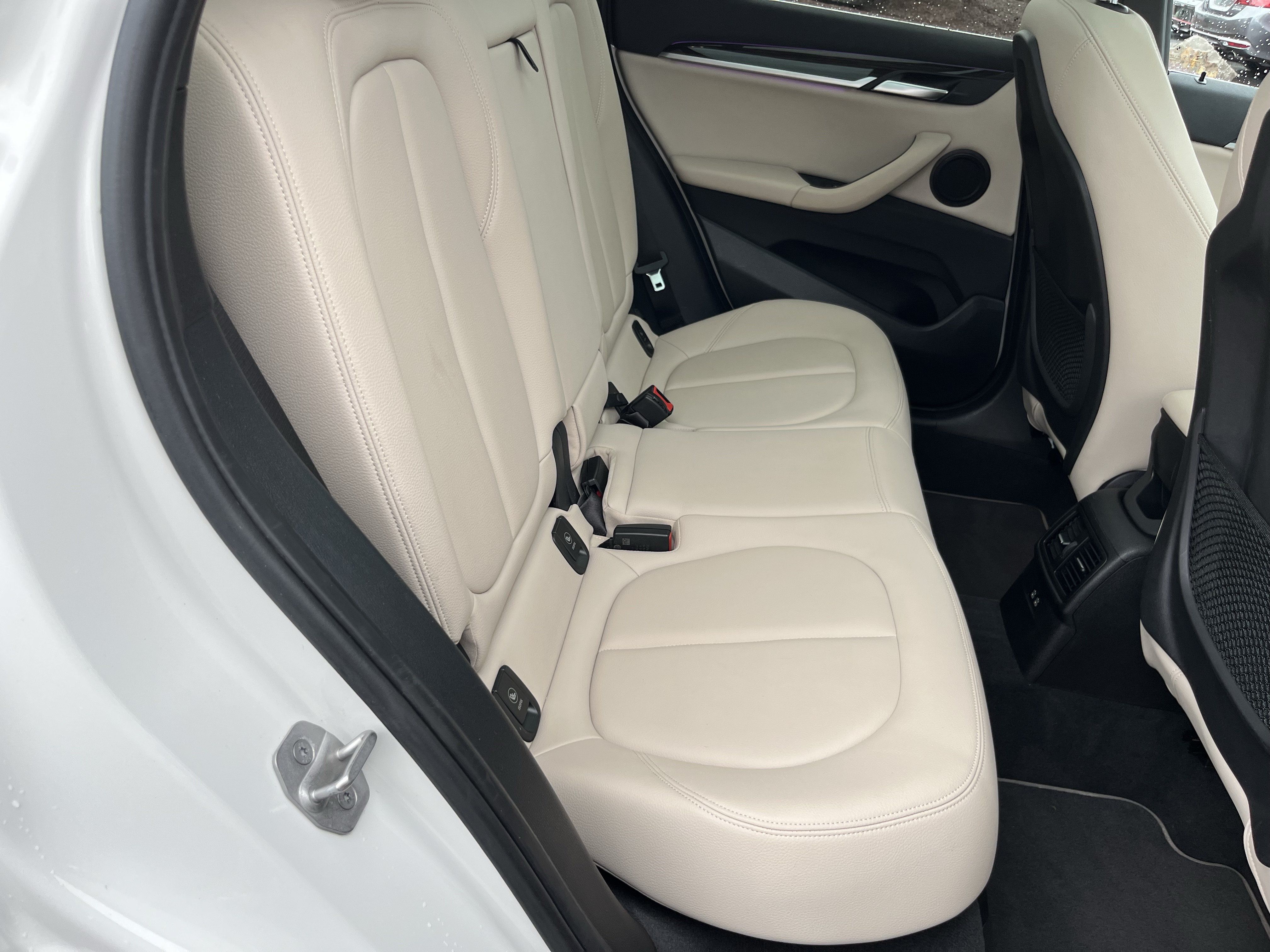Used 2022 BMW X1 xDrive28i w/ Premium Package AWD/4WD image 4