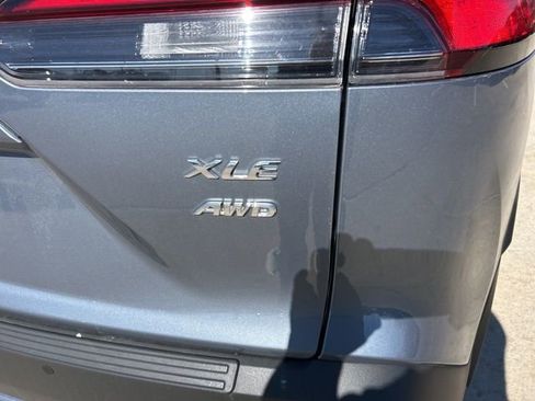 Used 2022 Toyota Corolla Cross XLE w/ Convenience Package image 4