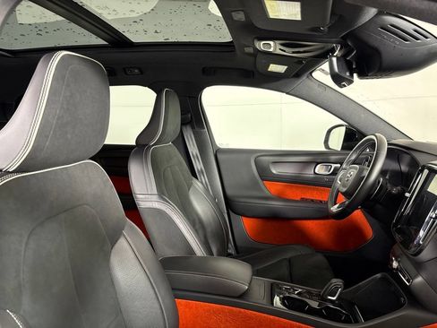 Used 2019 Volvo XC40 T5 R-Design AWD/4WD image 17