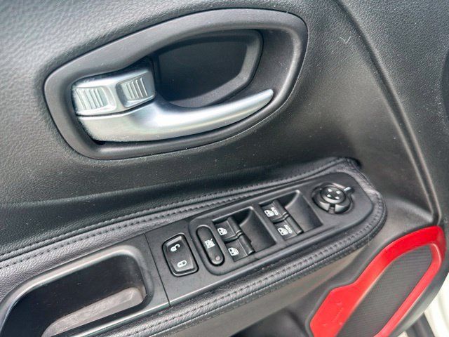 Used 2015 Jeep Renegade Trailhawk AWD/4WD image 13