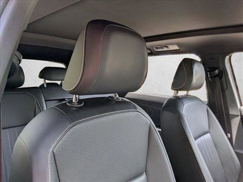 Used 2023 Volkswagen Tiguan SE R-Line image 18