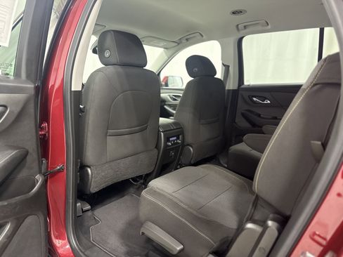 Used 2020 Chevrolet Traverse LT image 24