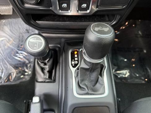 Used 2022 Jeep Wrangler Sport AWD/4WD image 22