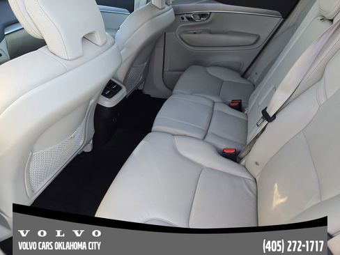 Certified 2022 Volvo XC90 T5 Momentum w/ Protection Package Premier image 29