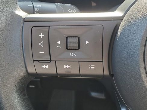 Certified 2025 Nissan Kicks SV image 18