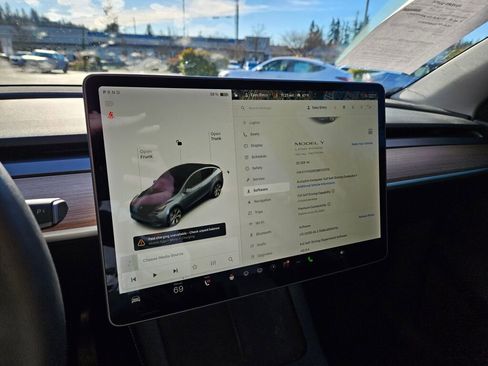 Used 2021 Tesla Model Y Long Range image 14