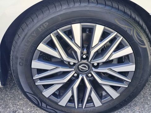 Used 2024 Nissan Altima 2.5 SV FWD image 10