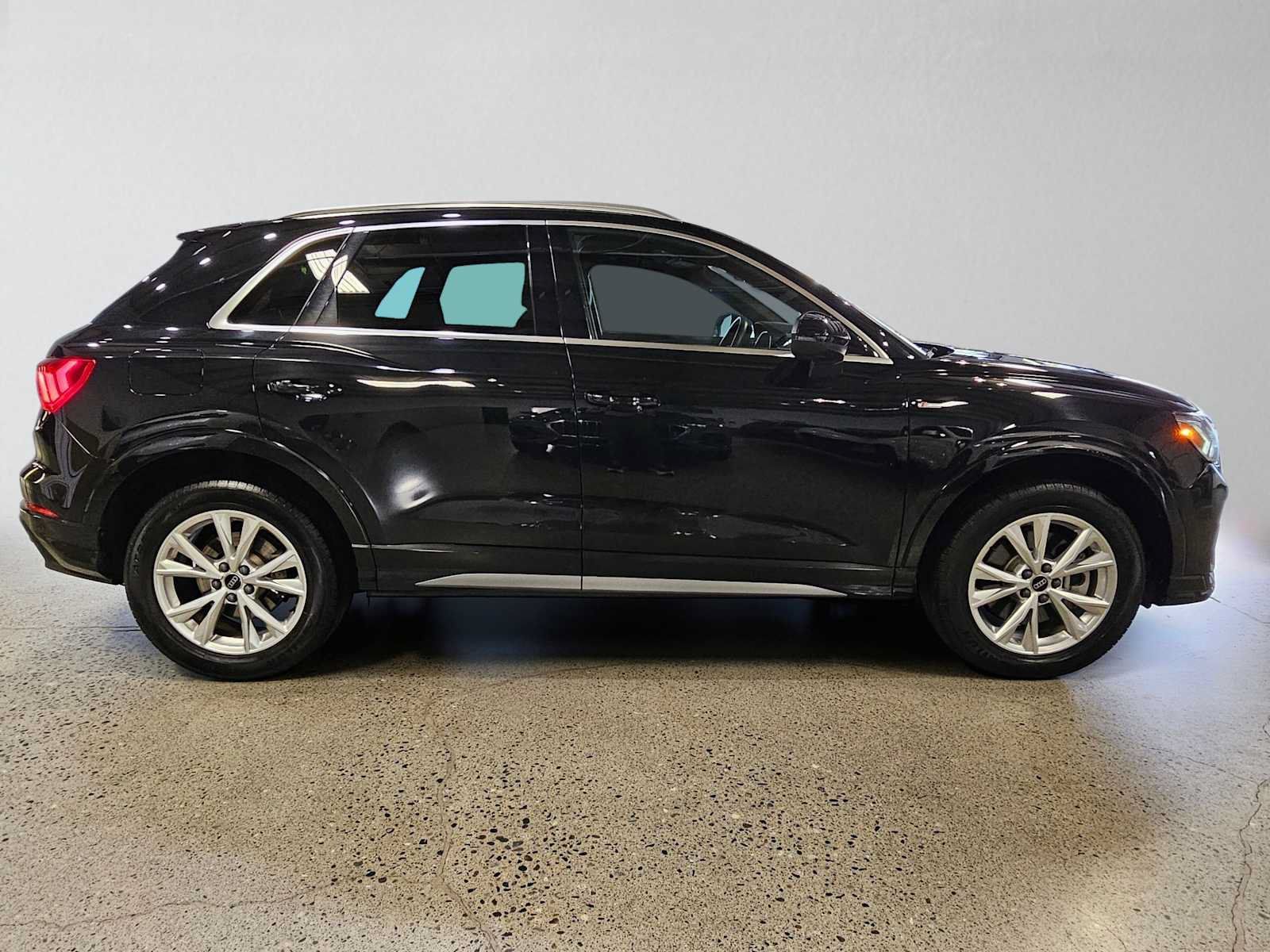 Used 2025 Audi Q3 2.0T Premium AWD/4WD image 2