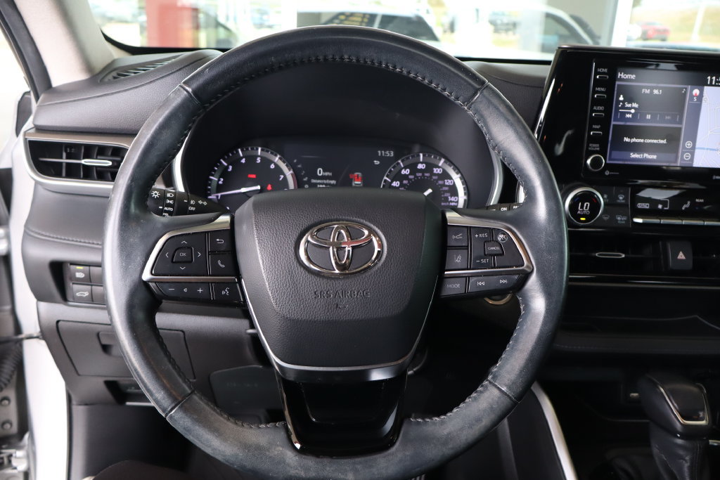 Used 2020 Toyota Highlander XLE AWD/4WD image 18