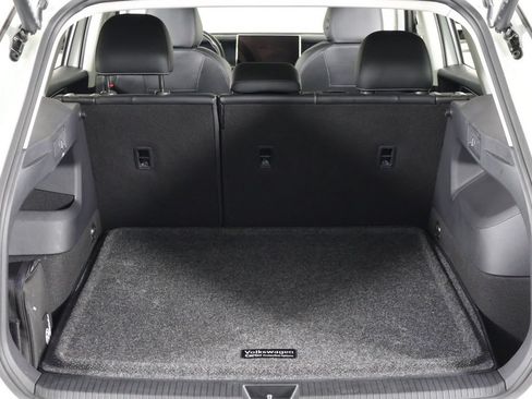 Used 2025 Volkswagen Tiguan SE AWD/4WD image 19