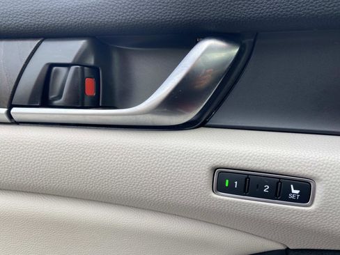 Used 2021 Honda Accord Touring image 14