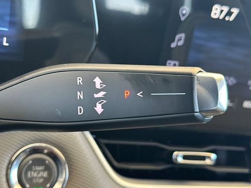 New 2026 Chevrolet Equinox LT w/ Convenience Package II FWD image 23