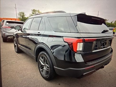 Used 2025 Ford Explorer ST-Line w/ Premium Package AWD/4WD image 3