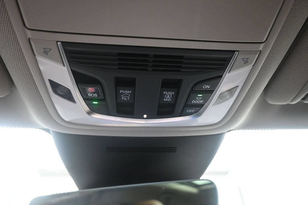 Used 2025 Acura MDX w/ Technology Package FWD image 20