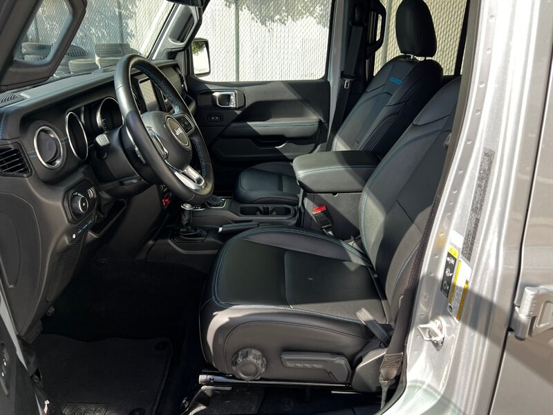 Used 2023 Jeep Wrangler Unlimited Rubicon 4xe w/ Cold Weather Group AWD/4WD image 16