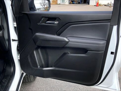 Used 2024 Chevrolet Colorado LT w/ LT Convenience Package image 21