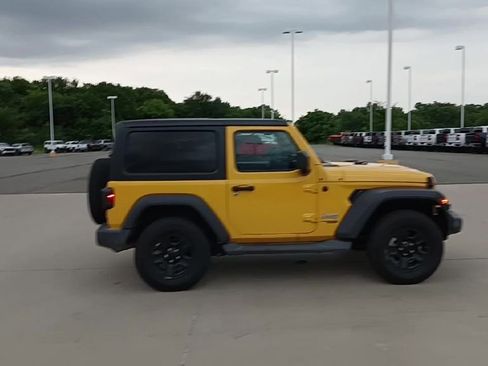 Used 2018 Jeep Wrangler Sport AWD/4WD image 9