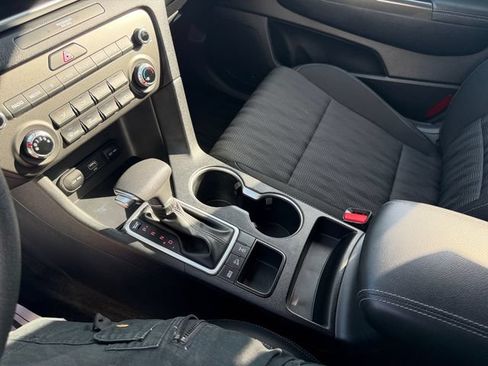 Used 2020 Kia Sportage LX AWD/4WD image 24