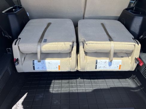 Used 2017 Ford Explorer XLT w/ Equipment Group 201A FWD image 11