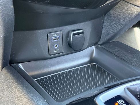 Used 2017 Nissan Rogue S image 8