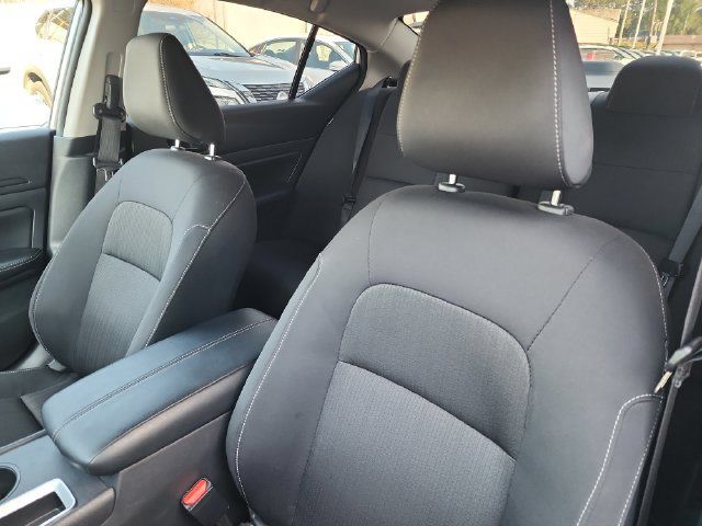 Used 2025 Nissan Altima 2.5 SV FWD image 11
